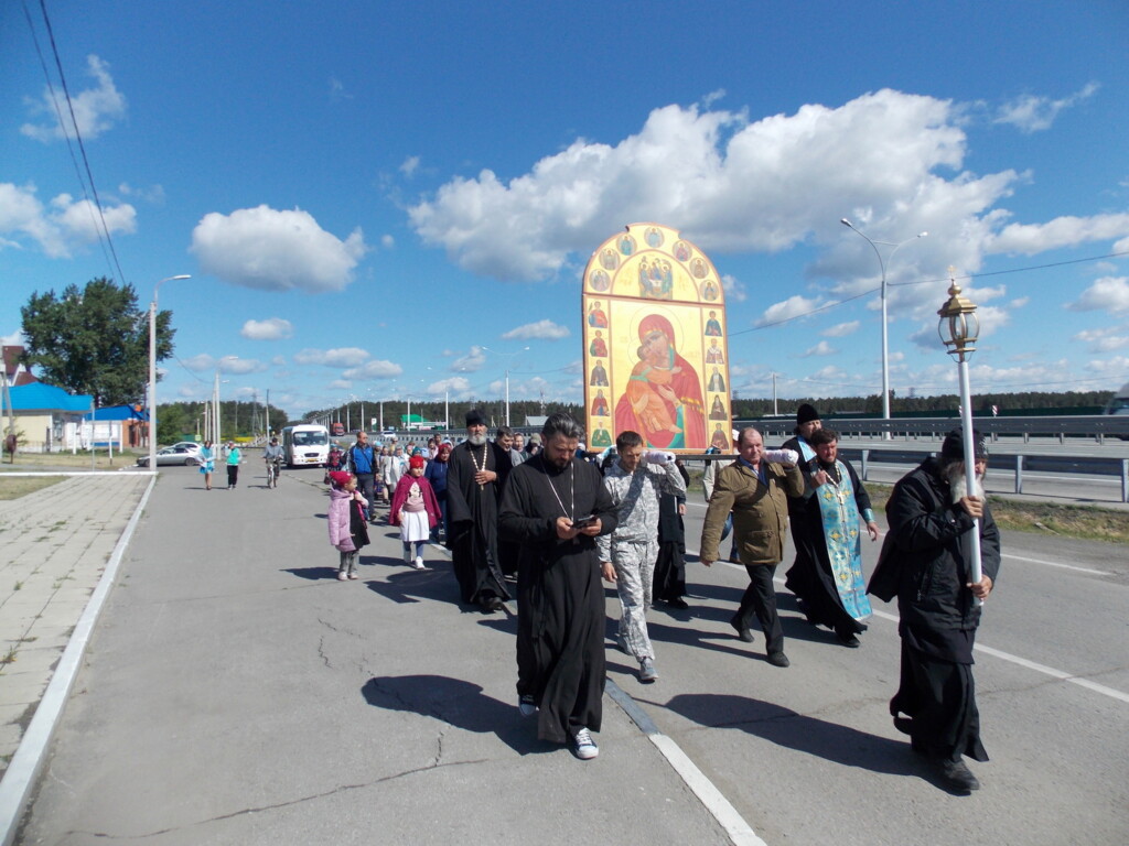 Крестный ход с местночтимой Владимирской иконой Пресвятой Богородицы  прошел в селе Зудилово